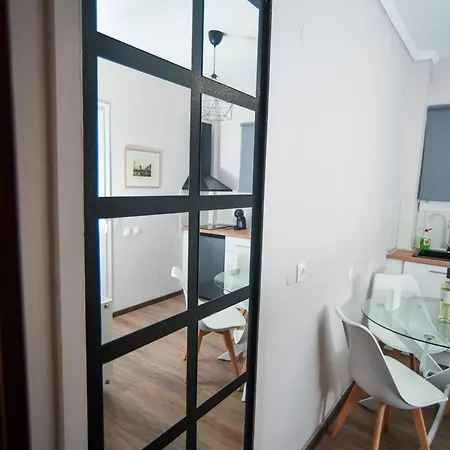 Black And White 1 Apartment *