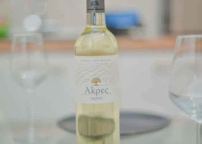 Black And White 1 סלוניקי