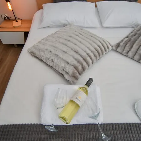 Black And White 1 * Thessaloníki