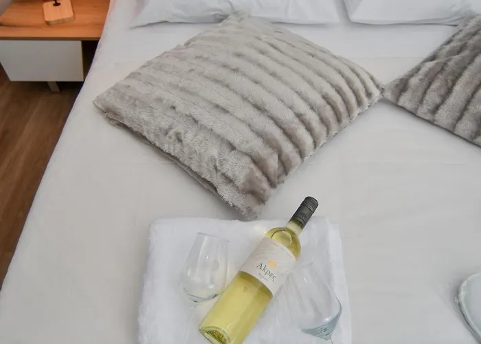 Black And White 1 * 塞萨洛尼基